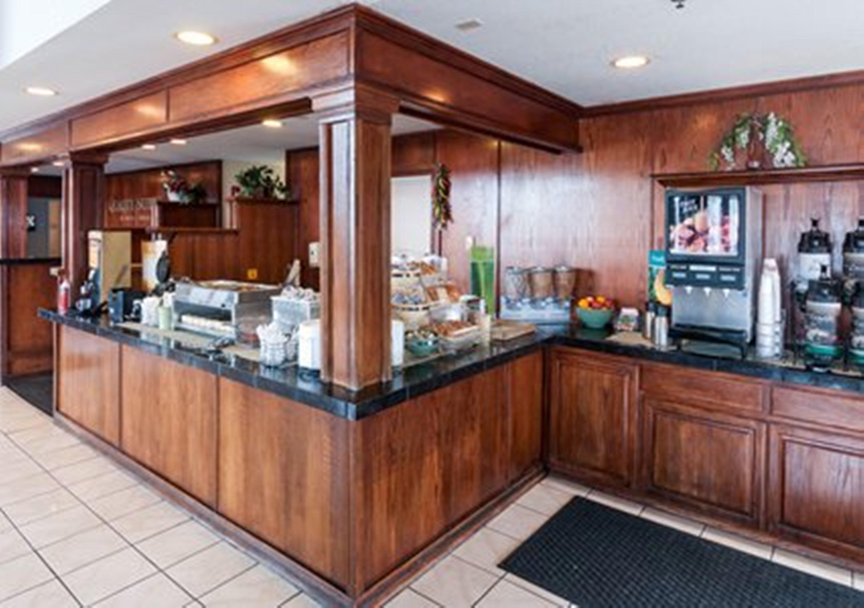 Quality Suites Albuquerque Airport Exterior photo