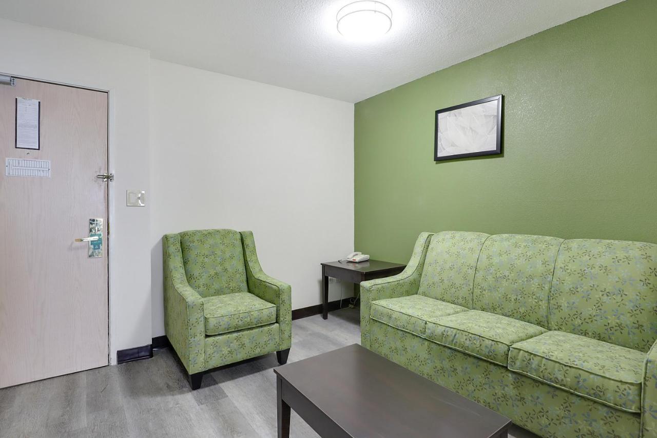 Quality Suites Albuquerque Airport Exterior photo