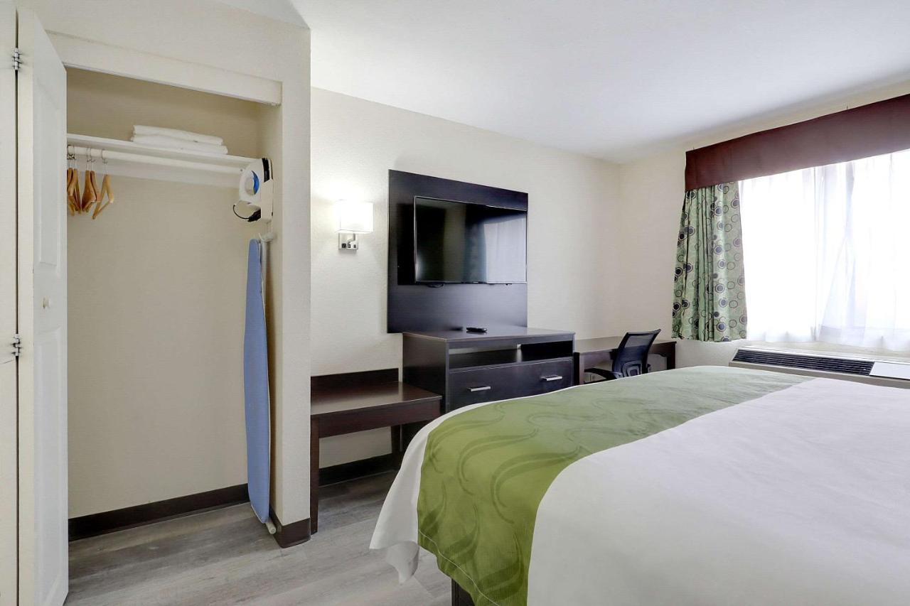 Quality Suites Albuquerque Airport Exterior photo