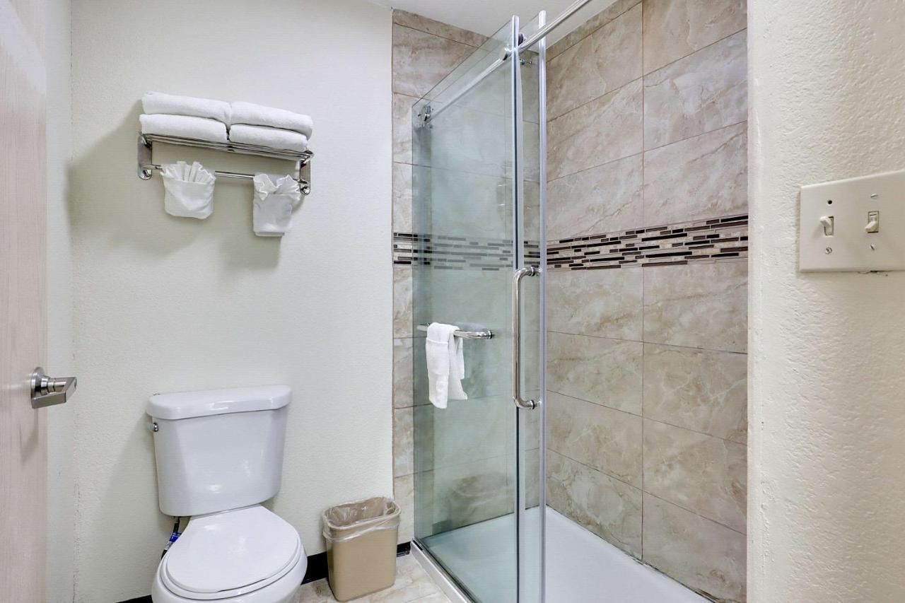 Quality Suites Albuquerque Airport Exterior photo