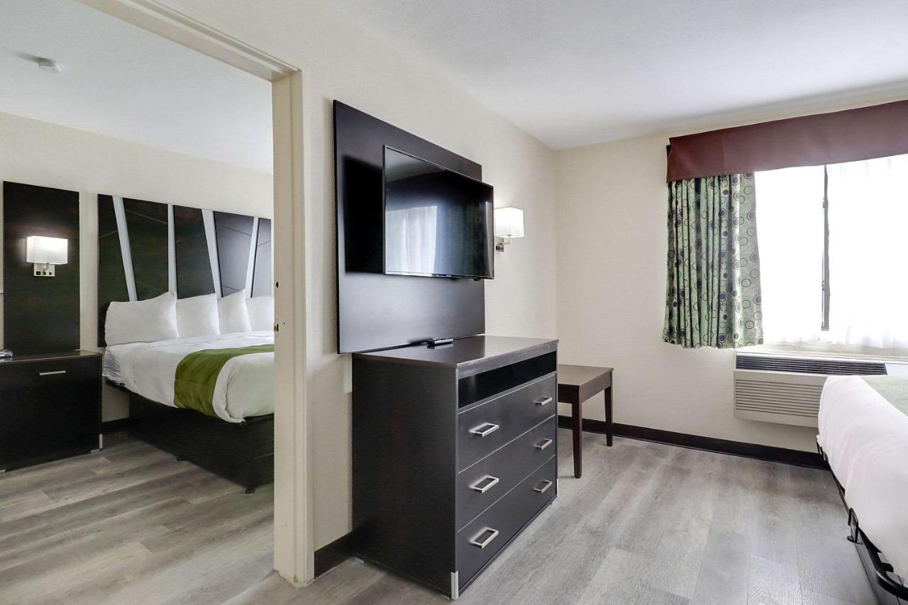 Quality Suites Albuquerque Airport Exterior photo